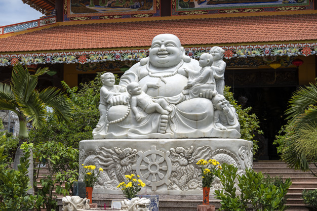 Comment placer un Bouddha rieur dans son jardin ?